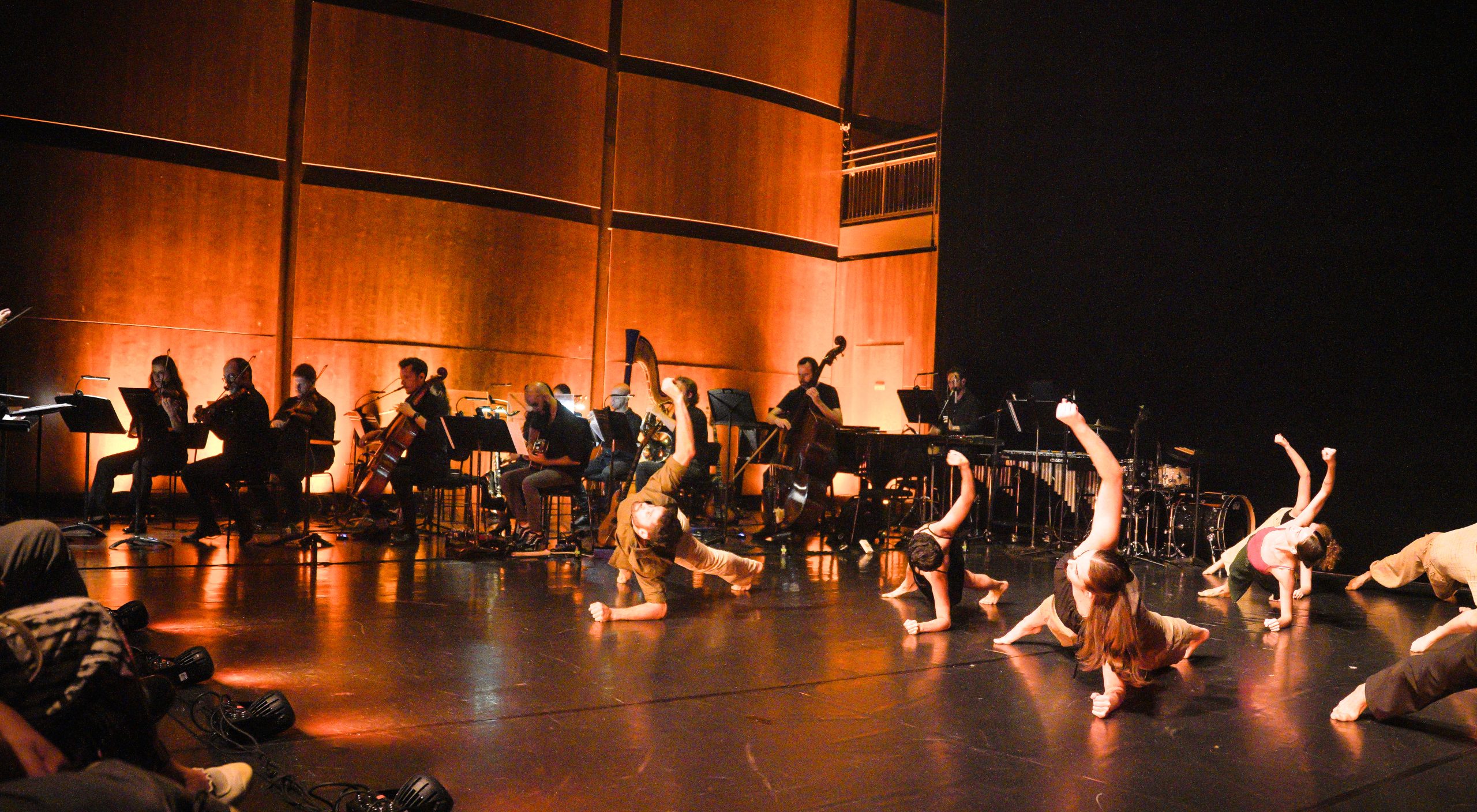 ‘בציר 2023’ פרויקט גמר של מסלול קומפוזיציה לאומנויות המסך והבמה בשיתוף הסדנה של להקת המחול ורטיגו ותזמורת המהפכה.